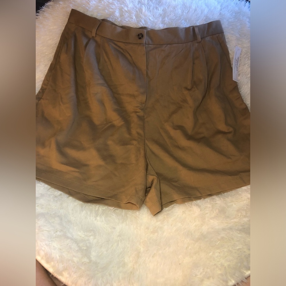 VENUS Tan Bermudas Chic Versatile Shorts